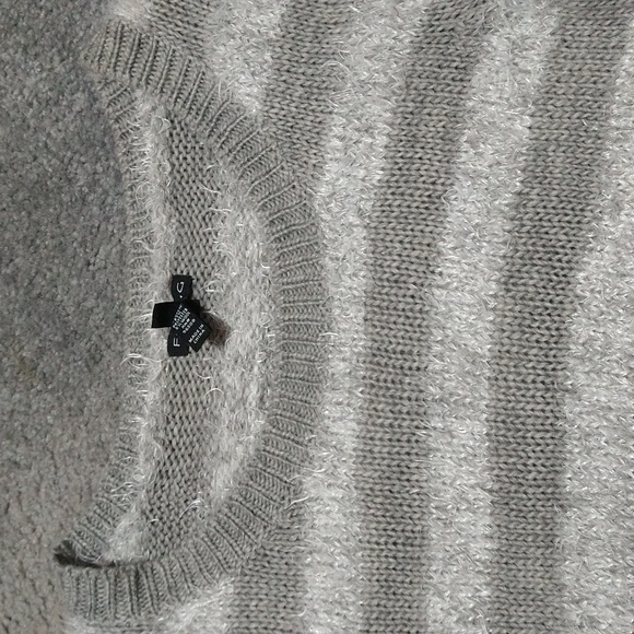 ✨3/$10 OR 5/$15✨ FANG Sweater - Picture 3 of 14